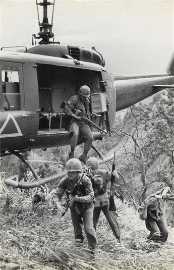 GILLES CARON (1939-1970) Group of 3 photographs of the war in South Vietnam.